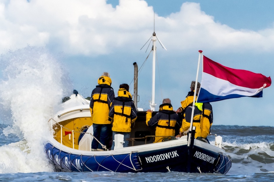 Oude Reddingsboot Kurt Carlsen vaart uit