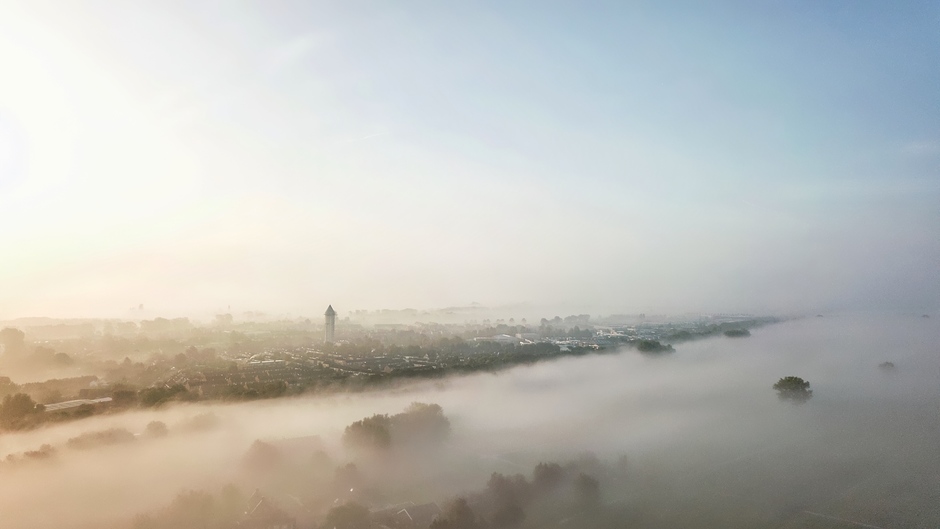 drone mist polder watertoren Meerkerk