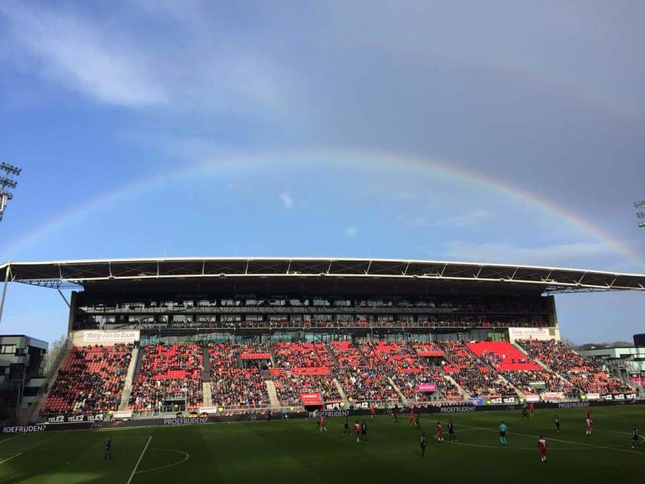 Mooie regenboog boven stadion Galgenwaard