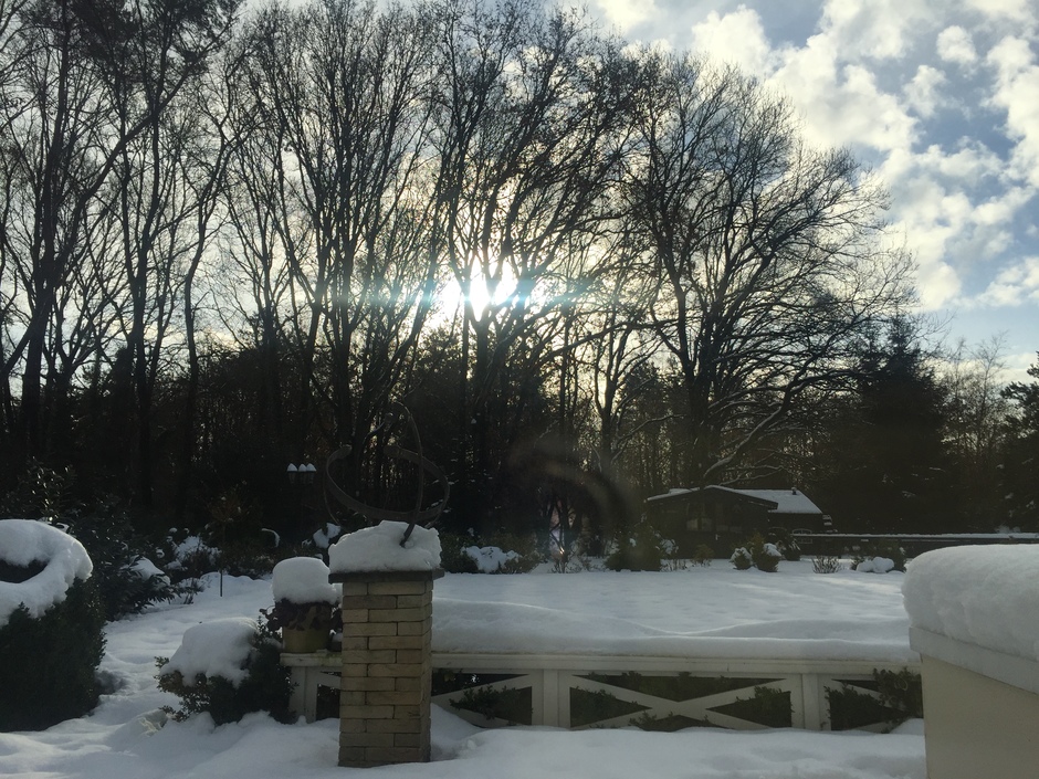 De zon breekt door ipv de sneeuw buien 