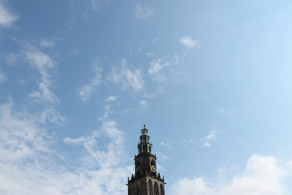 Licht bewolkt in Groningen om 10.30 uur, Martini-toren.