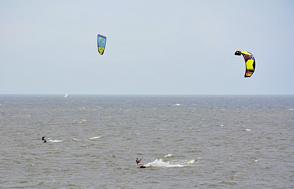 Kitesurfen op het IJsselmeer..