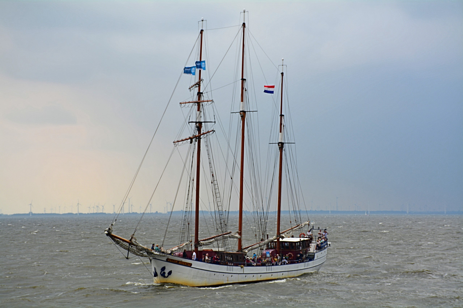 Schip op het IJsselmeer..