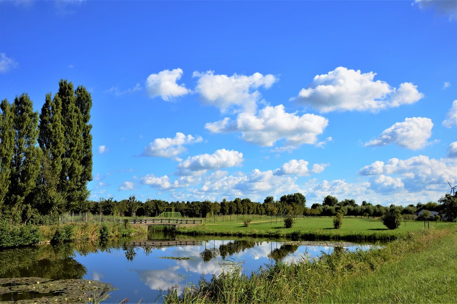 Fraaie Hollandse Wolkenluchten Boven Polderlandschap