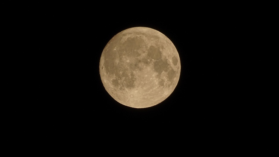 Bijna volle maan (98% zichtbaar)