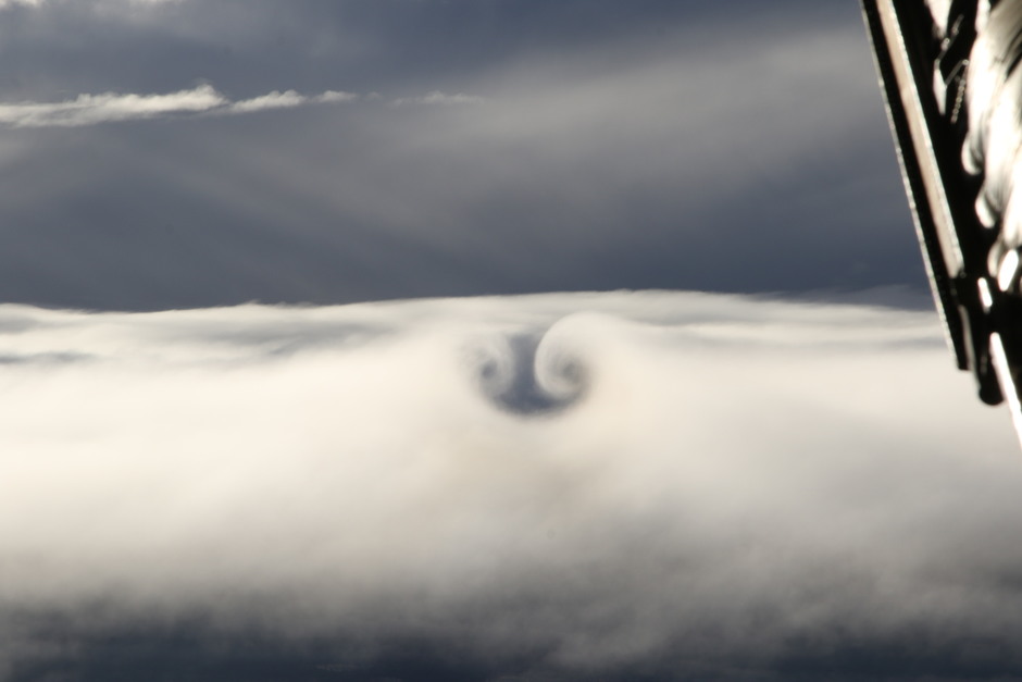 20181110 vanachter een Belgische  Hercules  de vortex in de wolken 