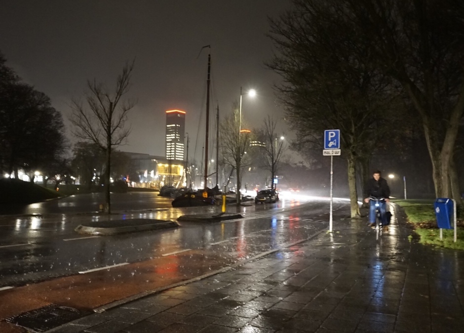 Foto van regenachtig Leeuwarden