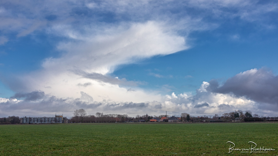 Wolken boven Dirksland