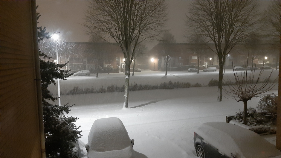 Zwolle om half 1 vannacht, zware sneeuwval