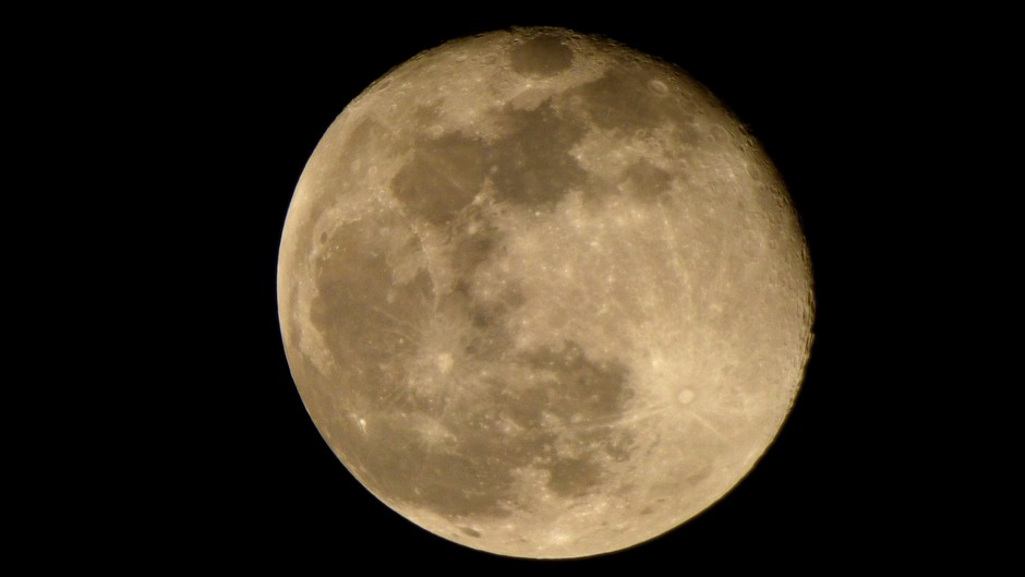 Volle maan vannacht circa 00:30 uur op 21 februari