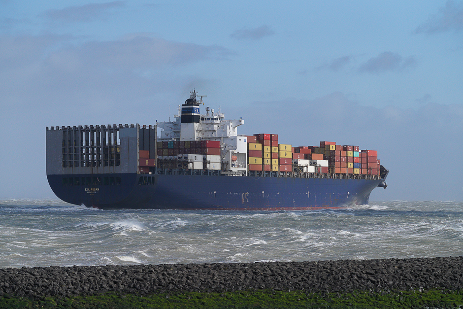 Containerschip tijdens storm 10 Maart 2019