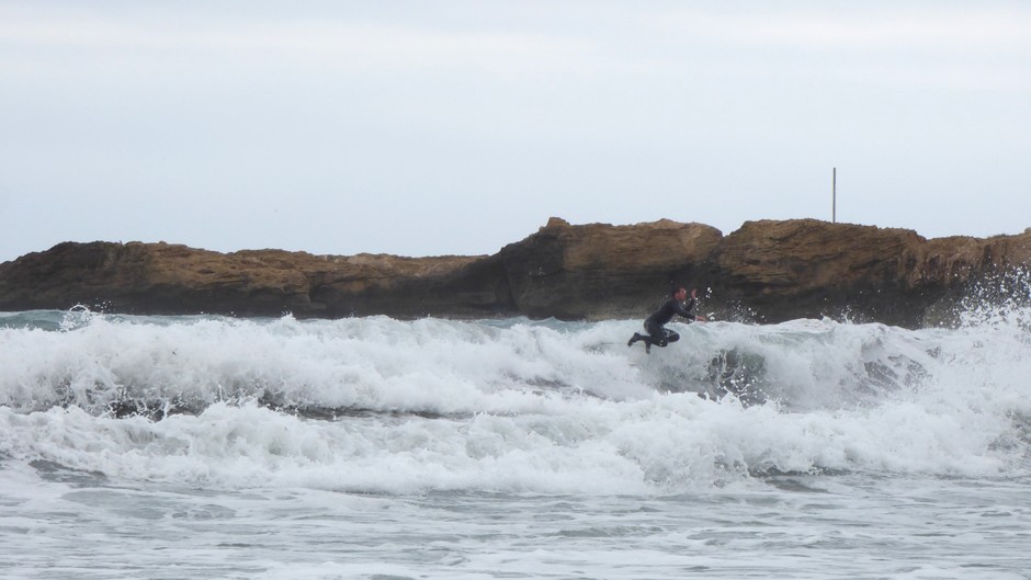 surfen is niet altijd gemakkelijk op Middellandse zee.