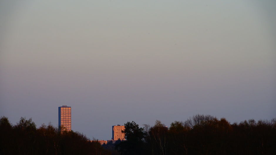 Skyline Tilburg bij zonsondergang
