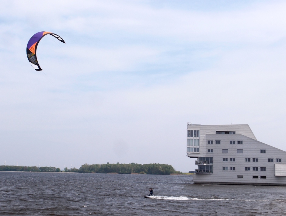 23-04-2019 Goeie wind om te kitesurfen,Huizen Noord-Holland