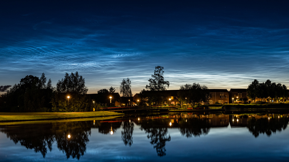 Lichende nachtwolken in Brouwhuis, Helmond