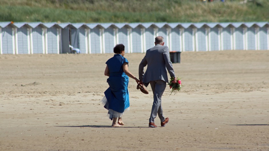 Liefde is....trouwen op het strand