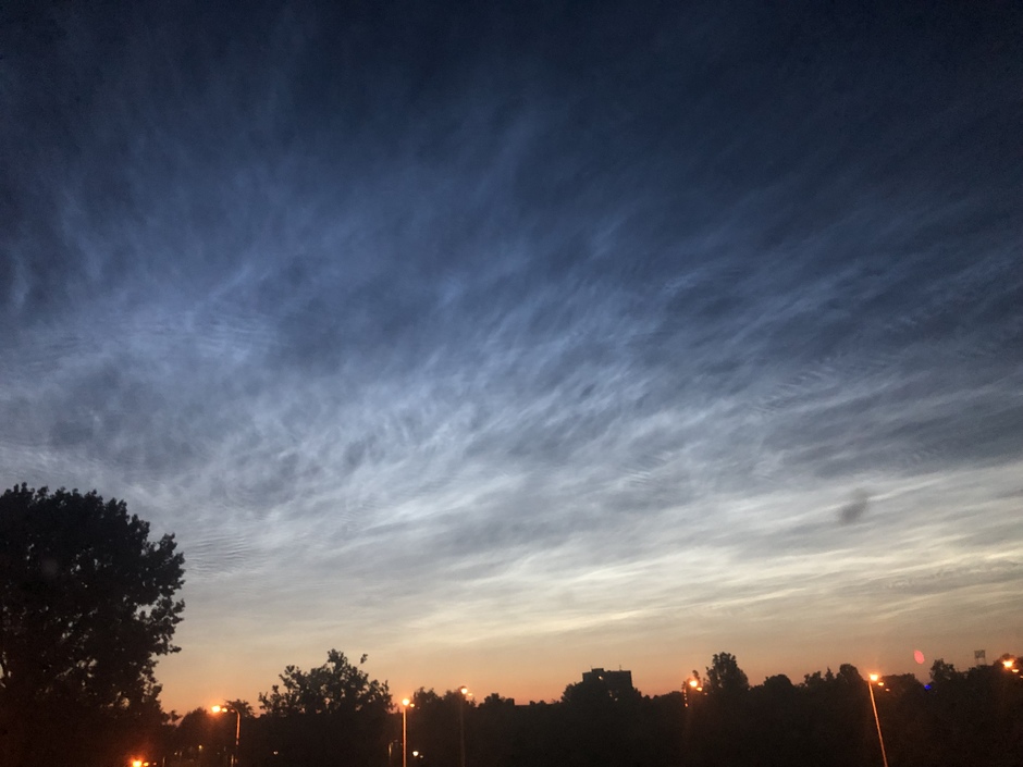 Lichtgevende wolken boven Zwolle