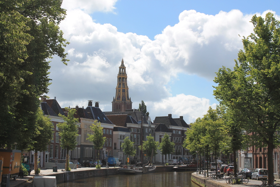 Wolken, blauwe lucht, warm en zonnig Groningen.
