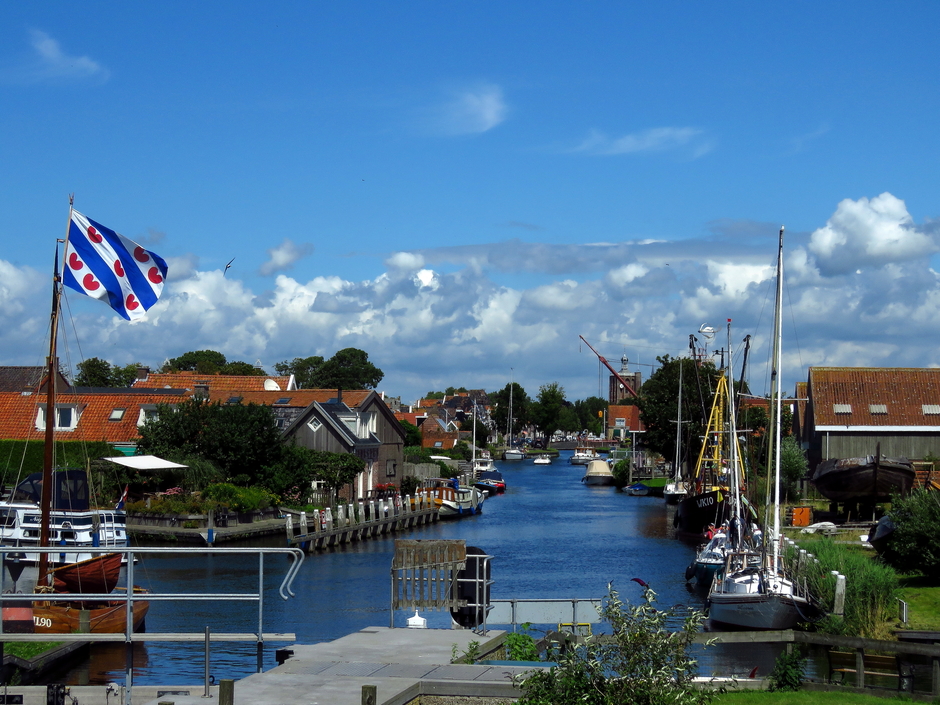 Prachtig zonnig weer bij Workum in Friesland. 