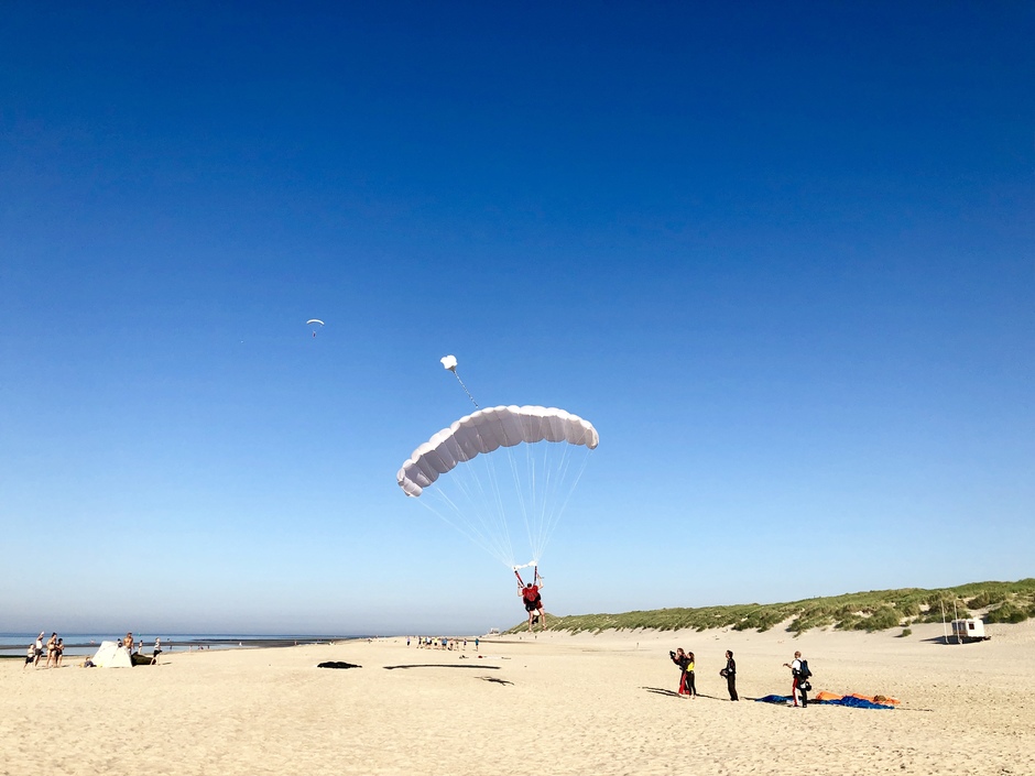 Parachute springen op Vlieland