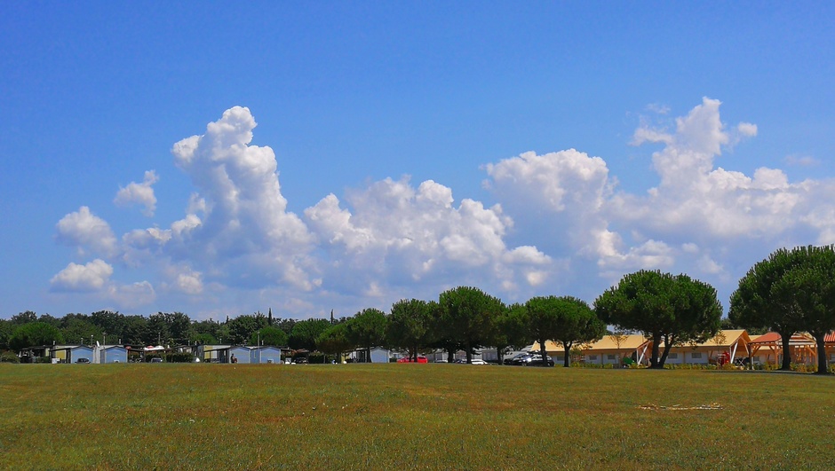 Mooi cumulus boven de camping in IstriÃ«