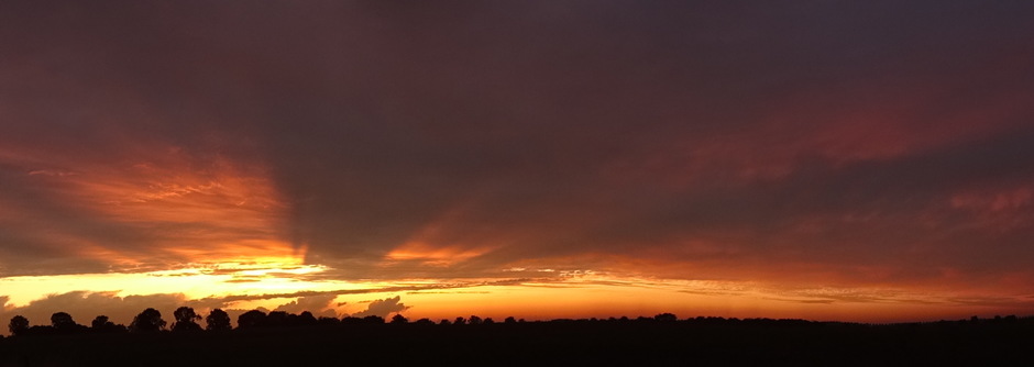 Panoramafoto van de zonsondergang 09-08-2019