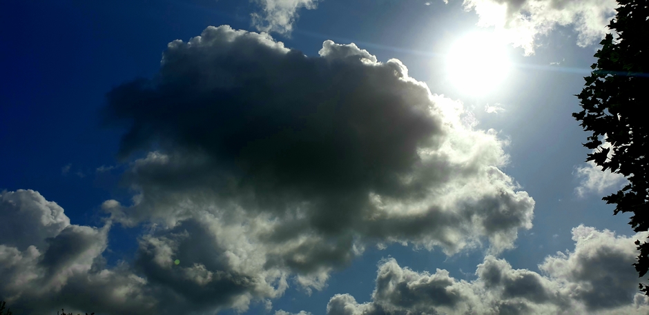 Wolken en zon