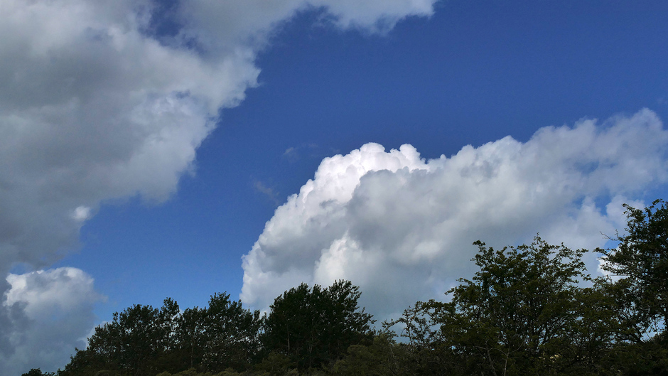 Wolkenpartijen Wassenaar 11.26 uur