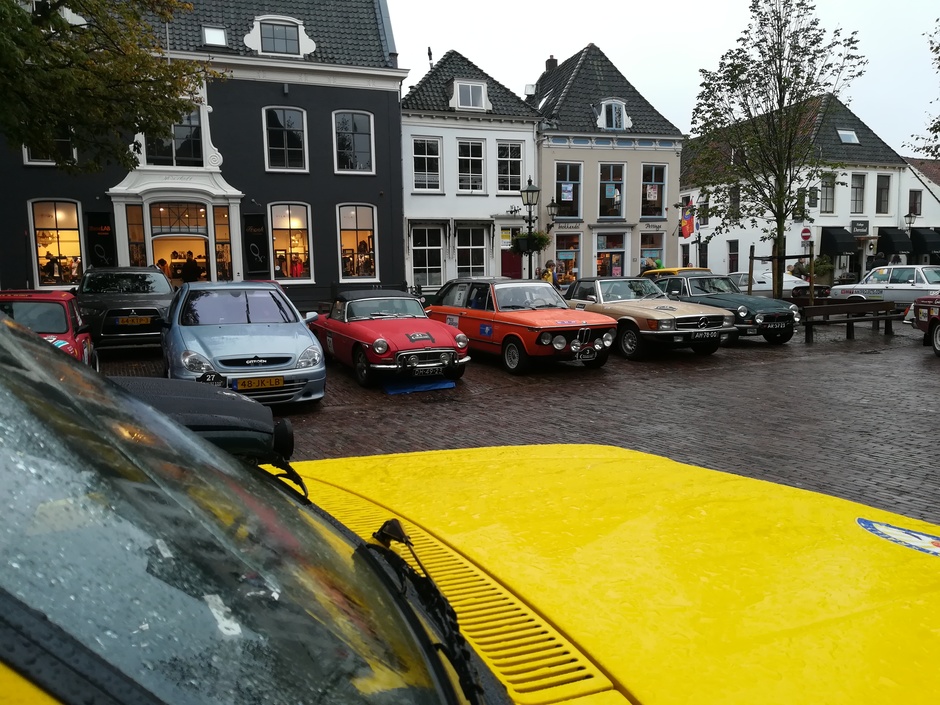 Historische auto's staan klaar voor Nacht van Nederland