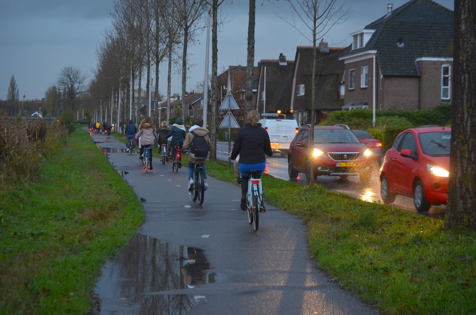 Plassen op fietspad van de gevallen regen van vannacht!