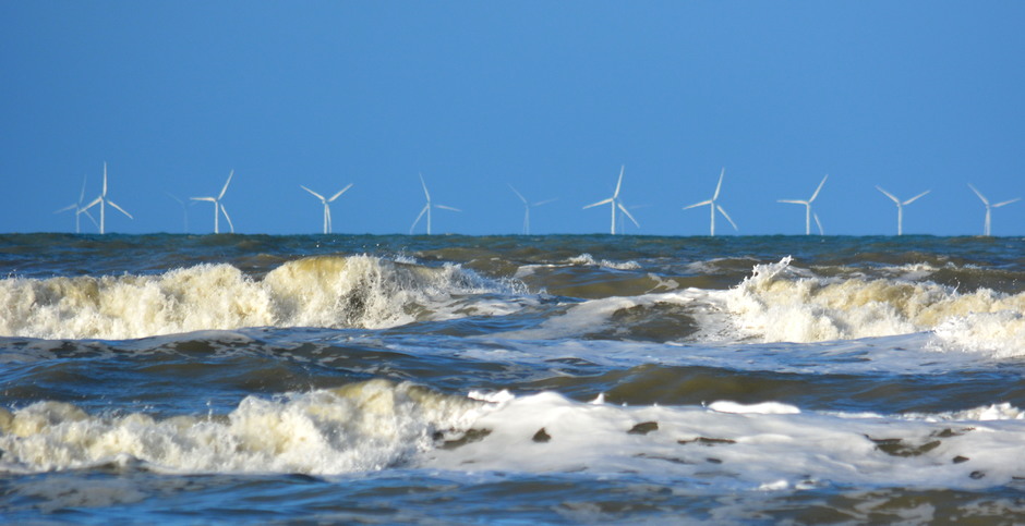  windmolens  mooie opklaring aan zee 