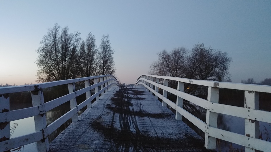 Goedemorgen glad op bruggen en wegen 