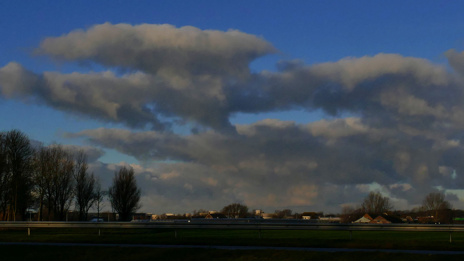  Typische wolken boven Noordwijk 09.34 uur