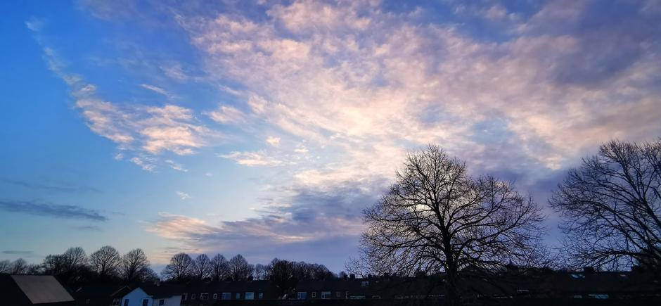 Wolken en blauw vanmorgen 