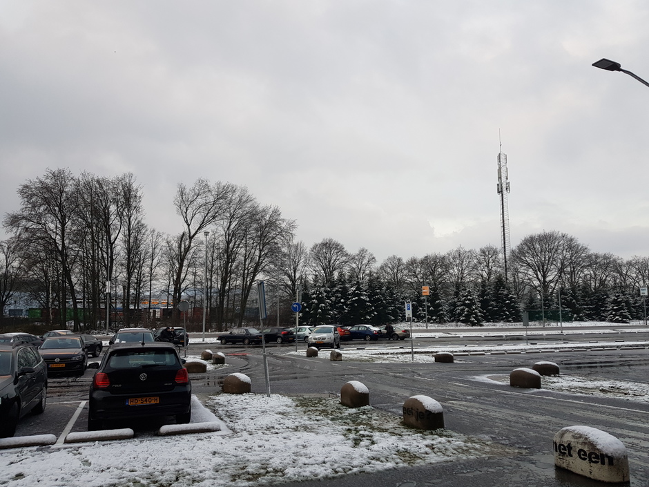 20200226 laf sneeuwlaagje in Eindhoven, dat al weer aan het smelten is