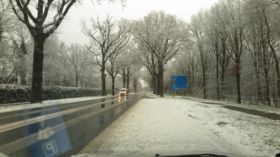 Sneeuw op de weg 