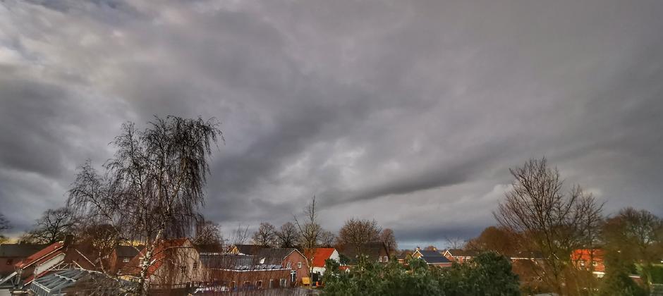 Luchtig dagje met veel neerslag in Doornenburg