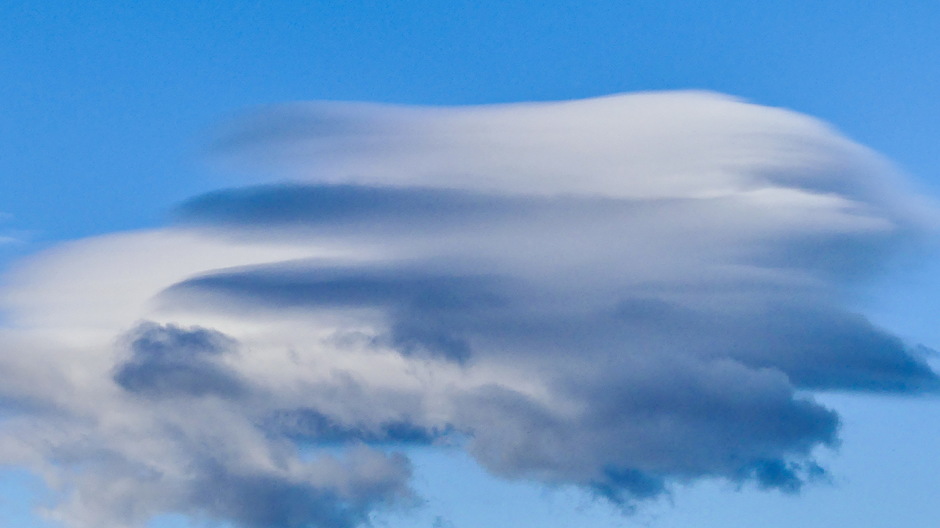 Lenticulariswolken ( Lenswolken)