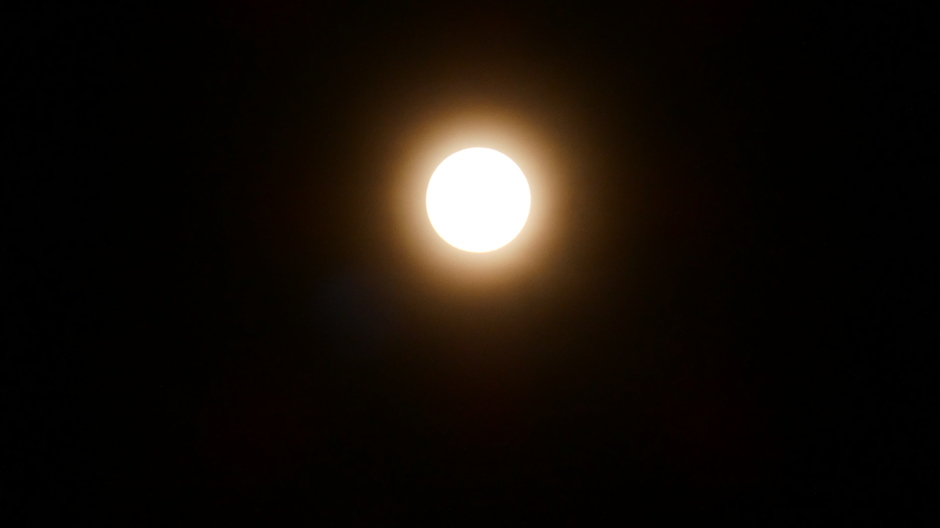 Super volle maan met Corona, dus geen halo