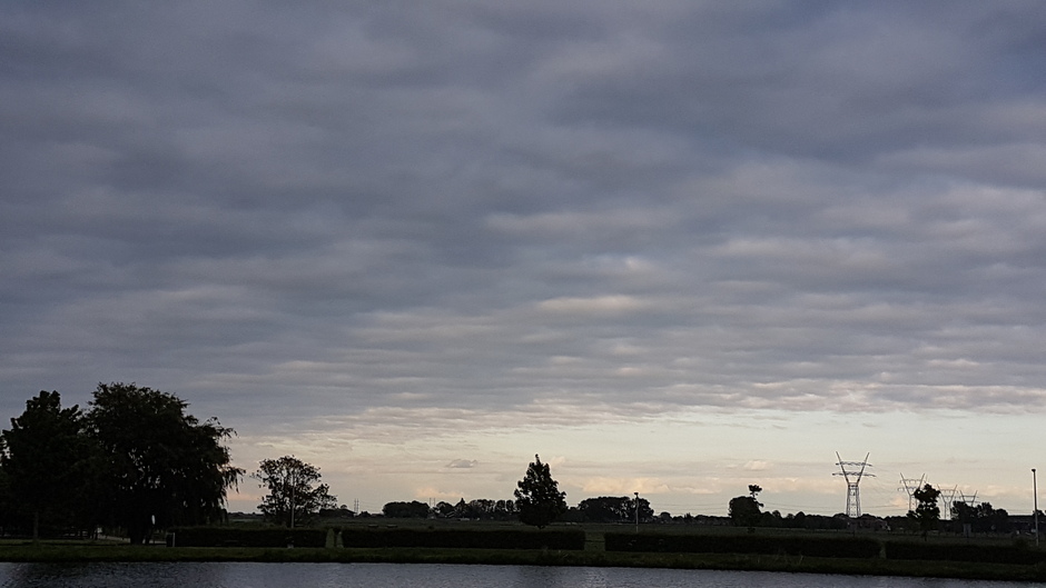 Wolkenlucht boven de polder