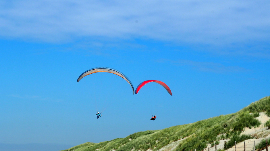 PARAGLIDERS