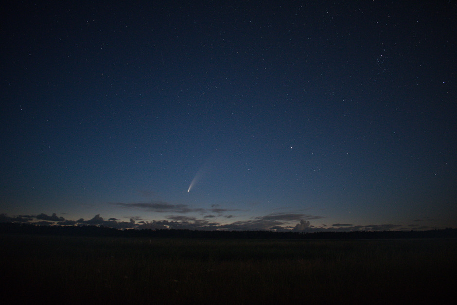 Weerfoto: sterrenhemel met comeet neowise