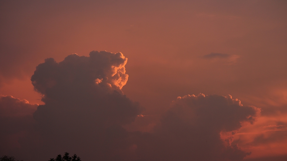 Stapelwolken bij zonsondergang