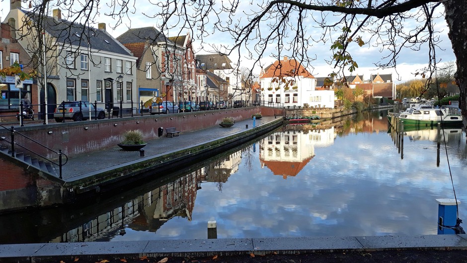 Haven van Oudenbosch in de ochtendzon