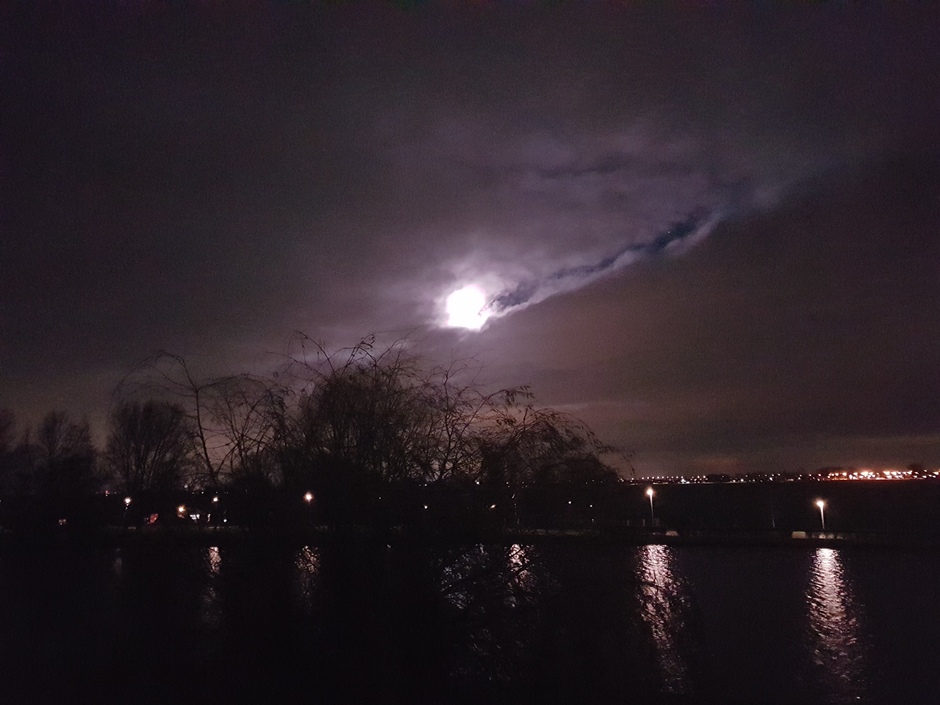 Maanlicht en wolkenspel