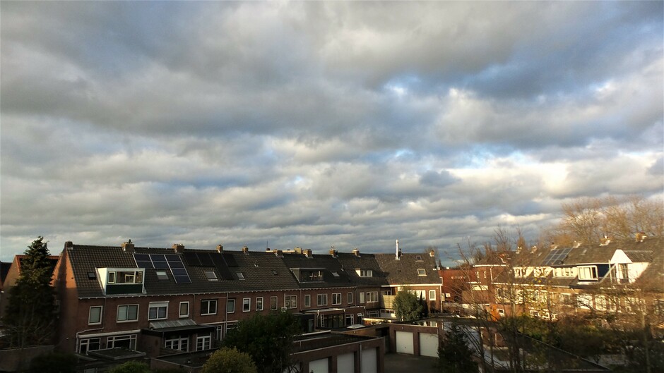 Mooie bewolking en toen ..., kwam de zon er weer bij in Breda !!