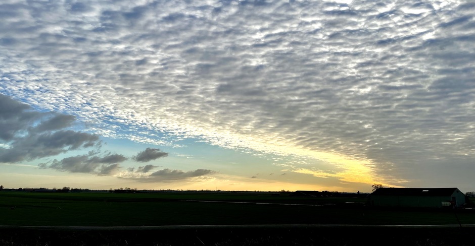 Altocumulus wolken in Ter Aar(z-h)