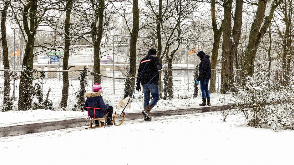Sneeuwplezier / Sleetje glijden
