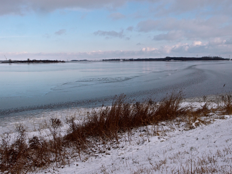 10-02-2021 Klein laagje ijs op het Gooimeer