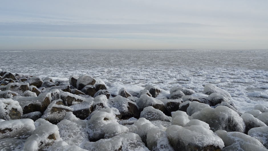 Prachtig bevroren IJsselmeer